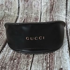 Gucci clamshell glasses case and cloth